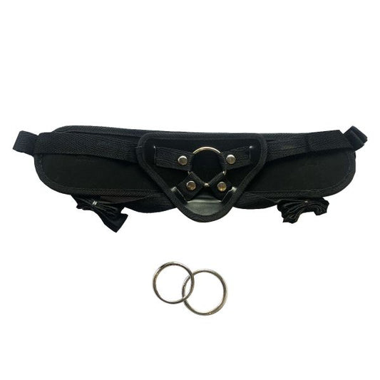 Arnés para dildo negro con cubierta tactopiel suave y anillos de metal